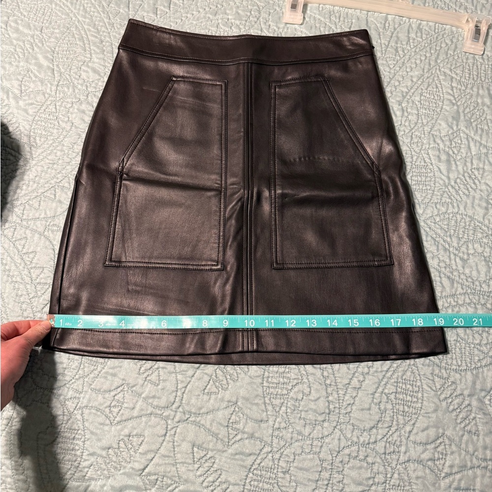 LOFT Black Mini Skirt Faux Leather Size 0P - Picture 6 of 11